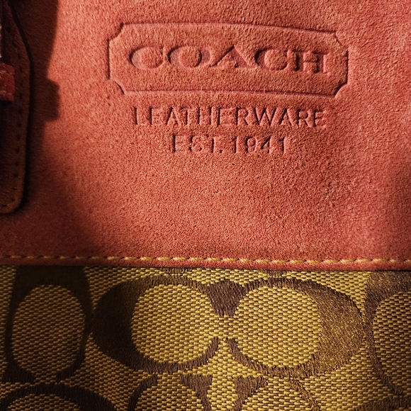 GUC Coach Signature Canvas Shoulder Bag - Picture 13 of 16
